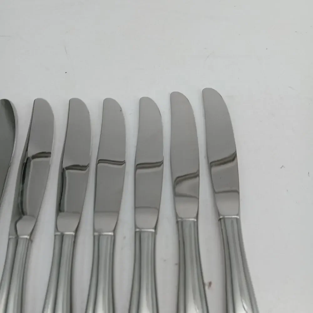 8X BK Oneida LA ROSE Dinner Butter Knives Rogers Premier Stainless Serrated